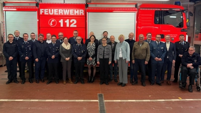 Wehrführung mit Ausgezeichneten und Ehrengästen (Bild: Hannes Lehner, FF Weiden)