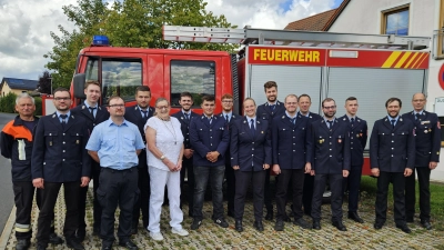 Lehrgangsteilnehmer, Ausbilder mit Dritter BGMin Bayer. (Bild: Georg Redl)