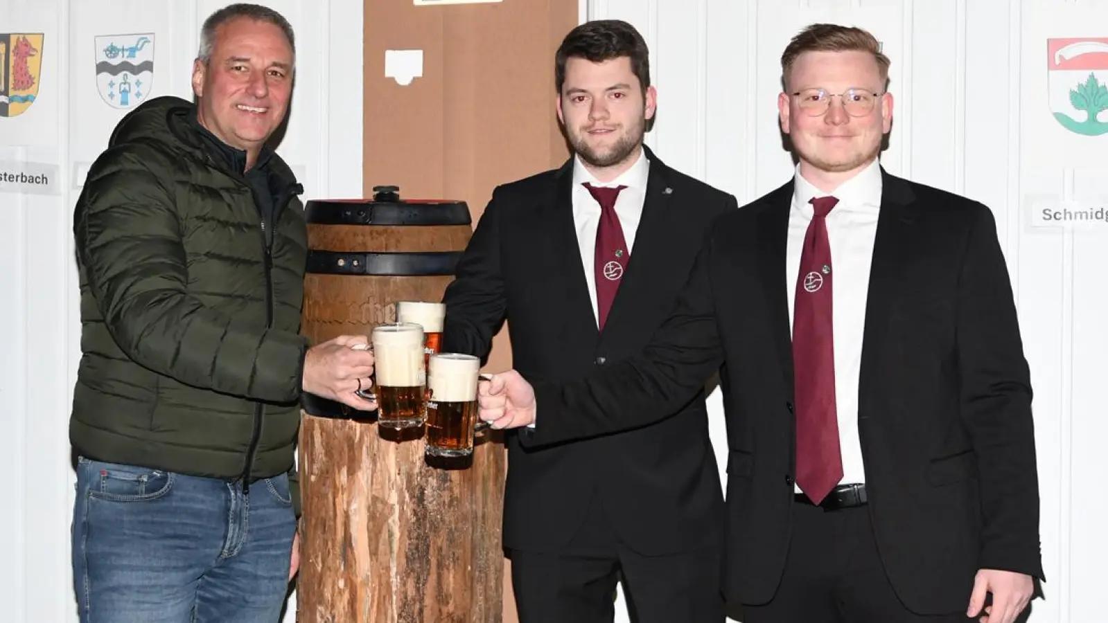 Von links: Schirmherr Thomas Rohrwild, 2. Vorstand Jonas Obermeier, 1. Vorstand Daniel Vetter. (Bild: Gisela Eckl)