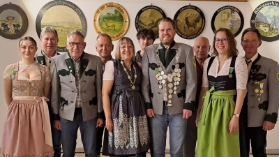 Von links nach rechts: Katerina Weinmeier, Ulrich Michl, Benedikt Michl sen., Harald Merl, Angelika Merl, Emil Piechotta, Michael Wischert, Armin Lochner, Stephanie Dotzler, Helmut Wedel. (Bild: Michael Voß)
