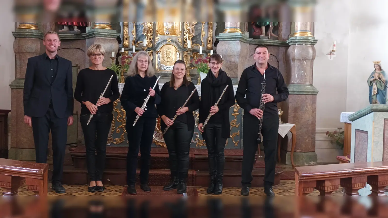 Flötistin Viola Schweinfurter mit muskalischer Begleitung (Bild: Christoph Pöllmann)