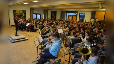 Probe für das große Konzert des Bezirksposauennchors Weiden . (Bild: Anne Müller)