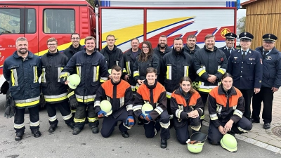 Von hinten Links: Daniel Schmidt, Johannes Braun, Anton Dötterl, Adrian Scheitler, Markus Schmid, KBM Peter Prechtl. Mitte: Kommandant Gerhard Popp, Michael Dötterl, Thomas Brunner, Jasmin Popp, Bernhard Schmid, Andreas Prechtl, KBM Florian Braunreuther, KBI Otto Braunreuther Von vorne Links (knieende): Max Scheitler, Benedikt Prechtl, Anna Maria König, Annalena Schroller (Bild: Sebastian Müller)