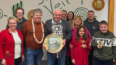 von links: Angelika Pscherer, Sebastian Vogel, Martin Weinert, Wilhelm Pscherer, Anton Michl, Kathrin Schulz, Roswitha Michl, Ella Schulz, Michael Weinert, Luis Nürnberger (Bild: Dirk Vogel)