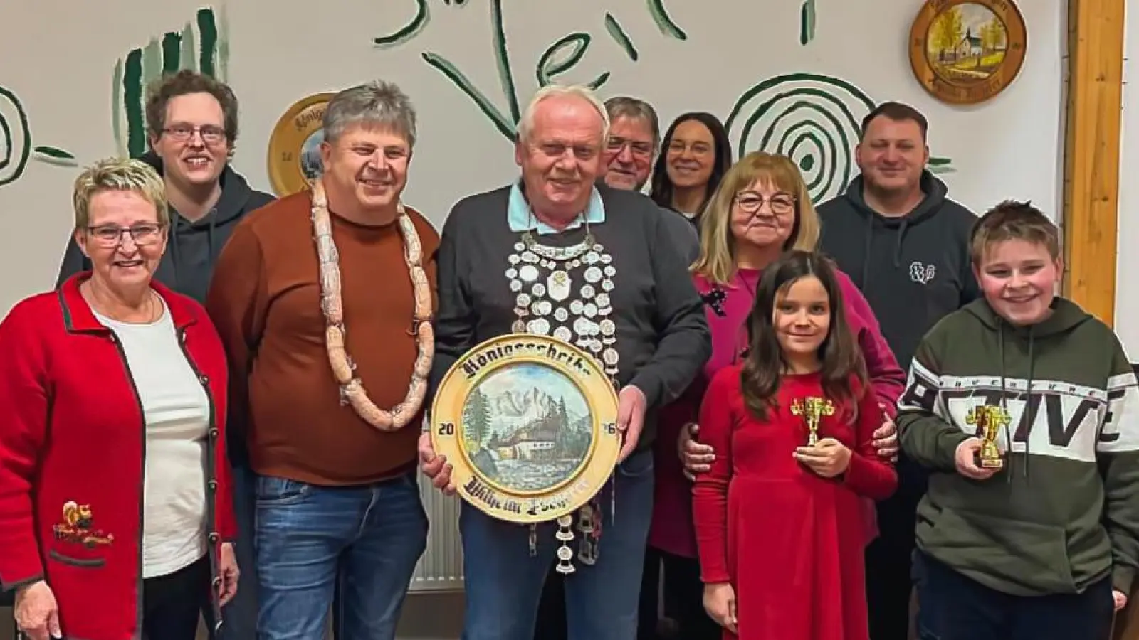 von links: Angelika Pscherer, Sebastian Vogel, Martin Weinert, Wilhelm Pscherer, Anton Michl, Kathrin Schulz, Roswitha Michl, Ella Schulz, Michael Weinert, Luis Nürnberger (Bild: Dirk Vogel)