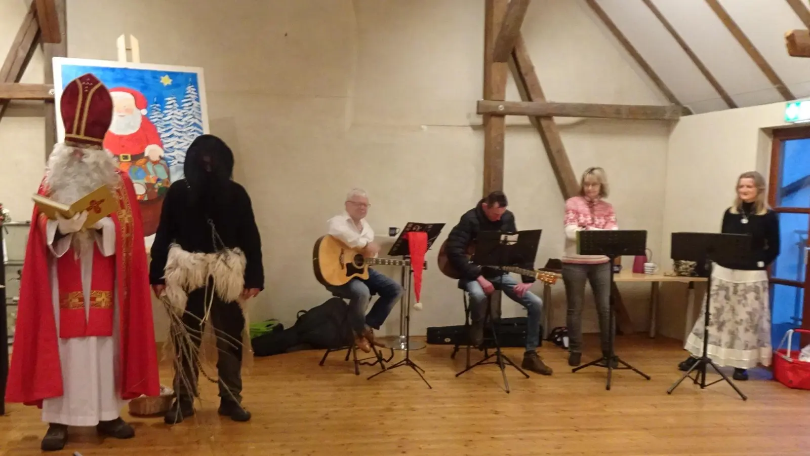 Der Hl. Nikolaus bei seiner Ansprache im Kulturstadel. (Bild: Werner Ernst)