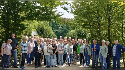 Gruppenbild der Pechbrunner Senioren nach der Ankunft in der Eremitage (Bild: Andreas Karalias)