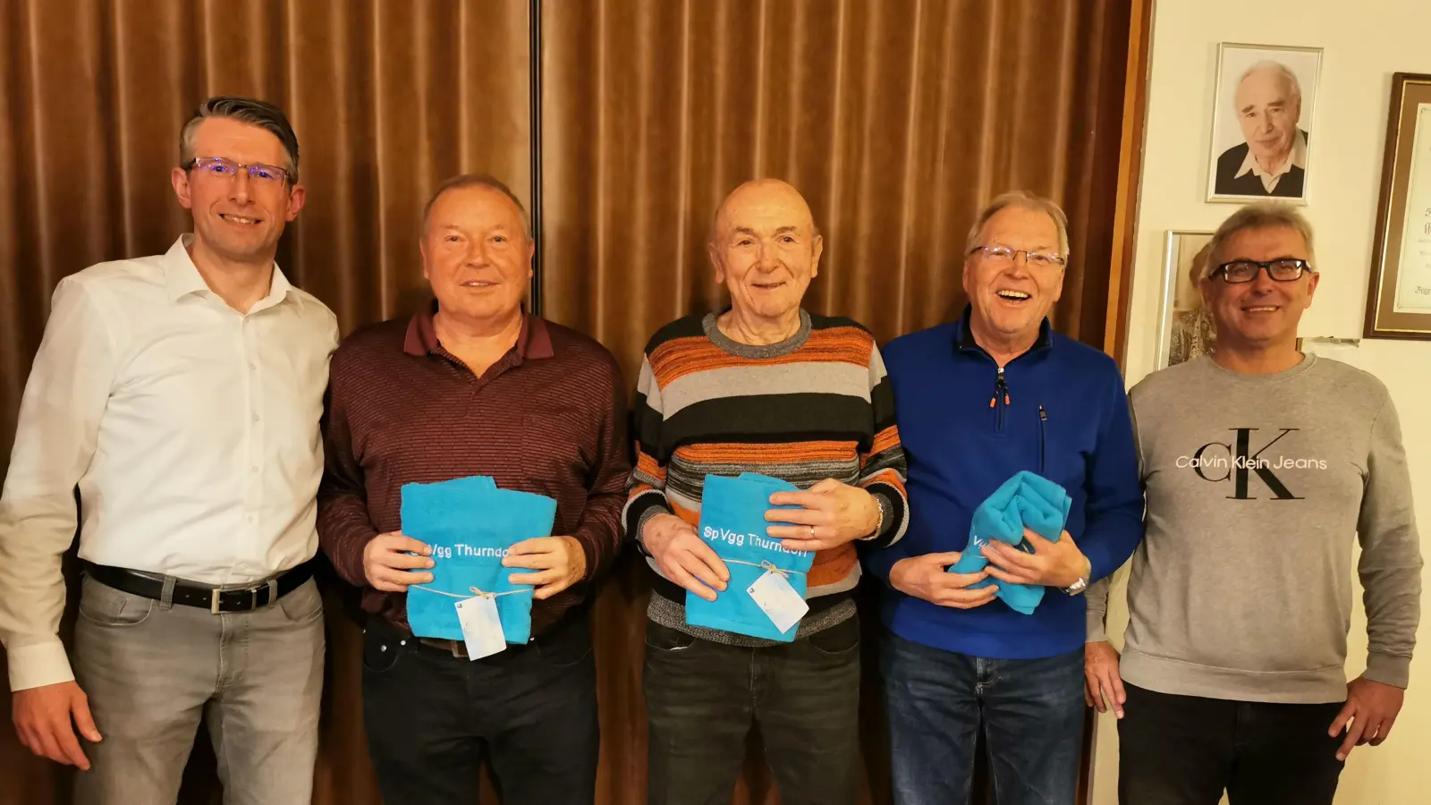 Benno Dahl, Reinhold Oberst, Gerhard Dettenhöfer flankiert von den beiden Vorständen. (Bild: Herbert Ziegler)