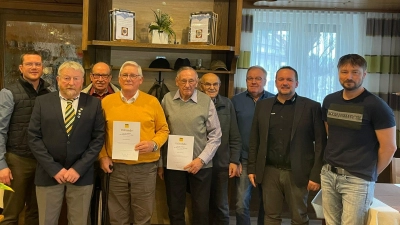 Von Links 1. BGM Jörg Kaduk, 1. Vorstand Wolfgang Strobel, Deinzer Johann, Dieter Woisczyk,<br>Looshorn Theo, Erwin Blendinger. Trenz Josef, Rene Schymura vom ADAC, Armin Lindner. (Bild: Wolfgang Strobel)