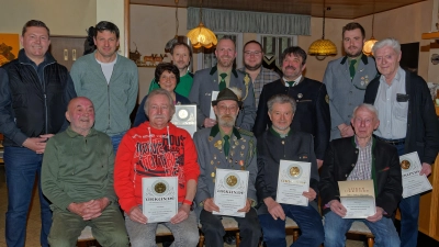 Die für langjährige Mitgliedschaft geehrten Mitglieder. (Bild: Thomas Enslein)