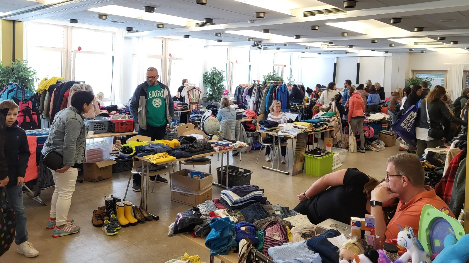 Basar für Jung und Alt  (Bild: Nicole Herbrecher )