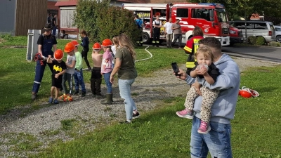 Einsatz der Nachwuchskräfte am Strahlrohr (Bild: Oswald Hamann)