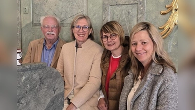 Archivbild: Der Fahrenberger Organist Georg Schmidbauer mit TriAngel mit (von links) Doris Völkl, Andrea Götz, und Steffi Daubenmerkl (Bild: Franz Völkl)