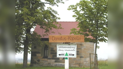 Bei der Donatuskapelle am Jubiläumswanderweg Amberg-Schniattenbach gelegen, feiern die Aschacher ihren Schutzheiligen, den Hl Donatus.  (Bild: Alfred Schorner)