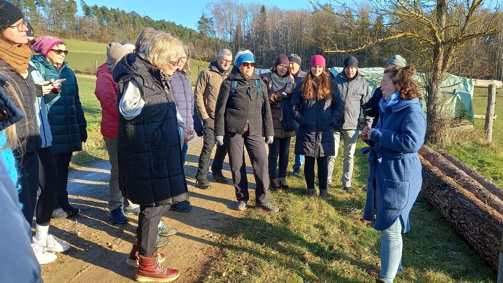 Station Apfelbaum: Schon Hildegard von Bingen erkannte das Potenzial von Knospen. So verwendete sie ein Apfelknospenöl beim Kopfschmerzen, Migräne und Leberleiden. (Bild: Elfriede Winter )