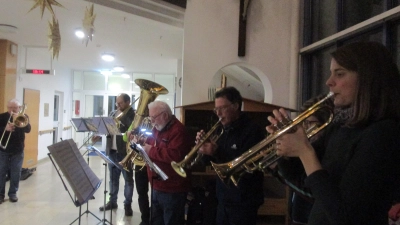 Der Paulaner Posaunenchor spielte Weihnachtslieder im Caritas-Marienheim. (Bild: Daniela Donhauser)