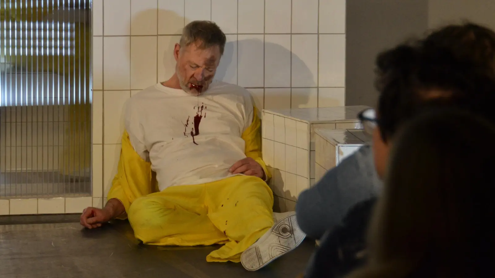 Die Inszenierung des Psychothrillers „Das Experiment” lag in den Händen der Regensburger Schauspielerin und Regisseurin Henriette Heine, die das beklemmende Stück als dichte und eindringliche Theatererfahrung umsetzte. (Bild: dob)