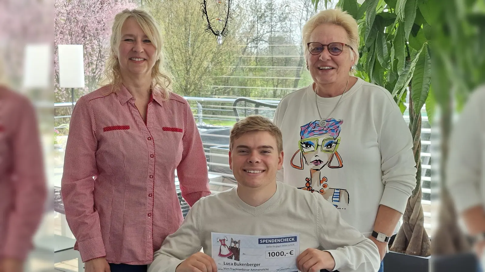 Spendenübergabe an Luca Bukenberger. (Bild: Birgit Hren)