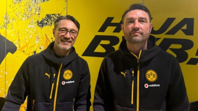 Mannschaft und Trainer ganz nah (Bild: Dominic Reiter)