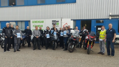 Teilnehmer mit den Moderatoren. (Bild: Reinhold Ziermeier)