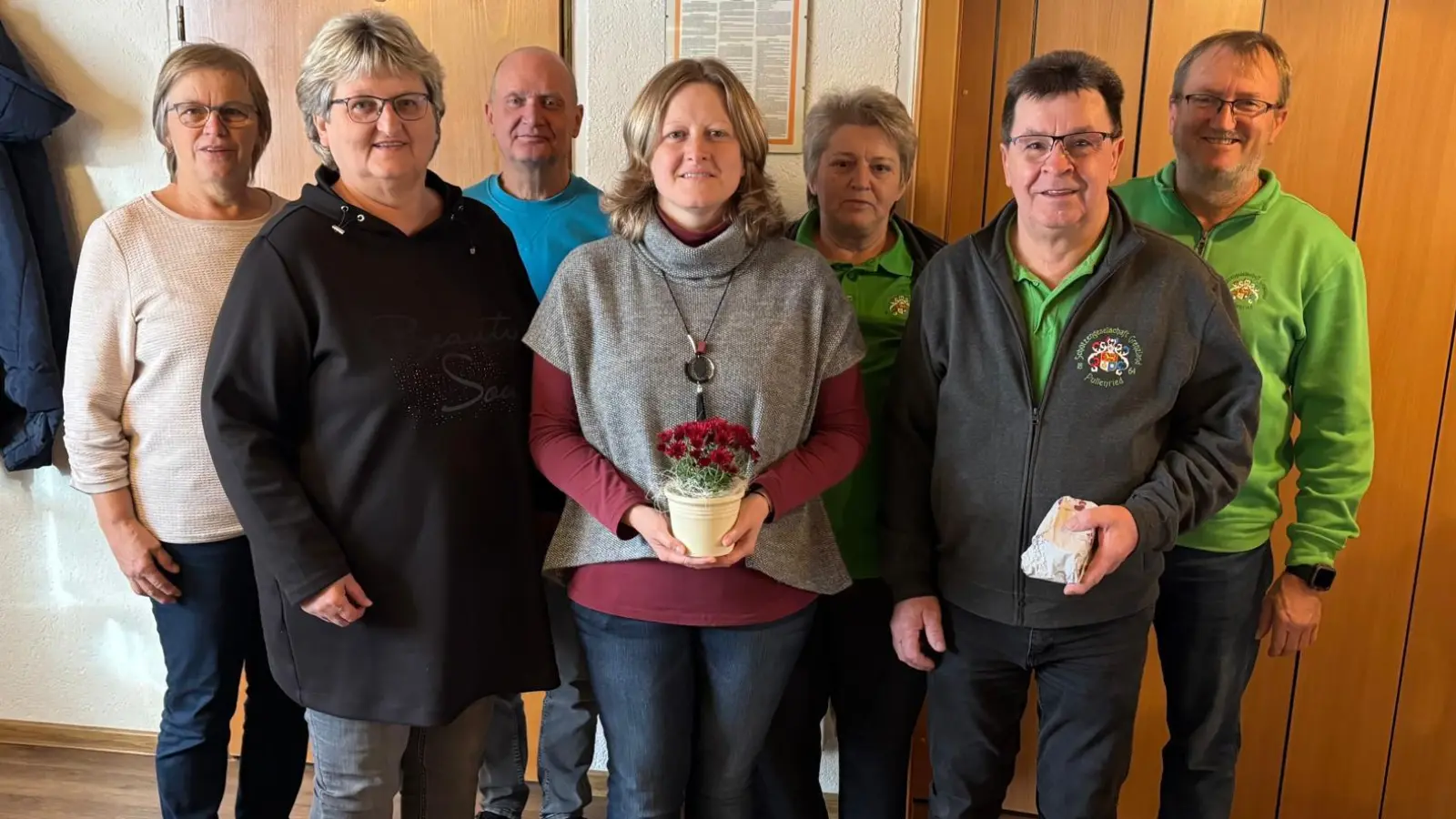 von links: Hedwig Irlbacher, Rosa Rupp, Jürgen Kahler, Andrea Rupp, Christa Roth, Oliver Roth, Manfred Becher (Bild: Annegret Greber)