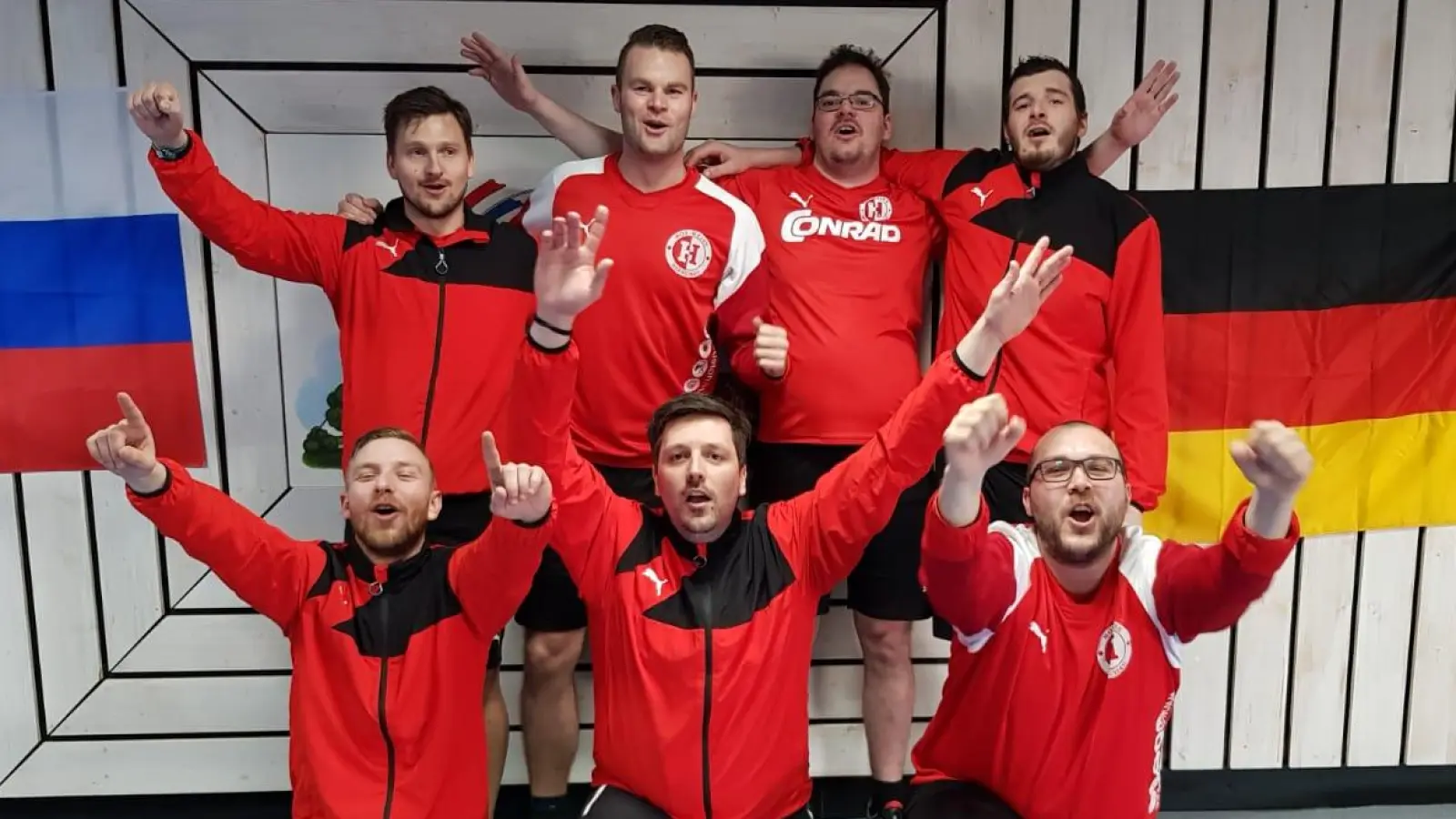 RW Hirschau 1 nach dem Gewinn der 2. Bundesliga und dem Aufstieg in die 1. Bundesliga hinten vlnr. Thomas Immer, Alexander Held, Daniel Rösch, Robert Rösch vorne vlnr. Patrick Krieger, Bastian Baumer, Michael Oettl (Bild: Patrick Gebhardt)