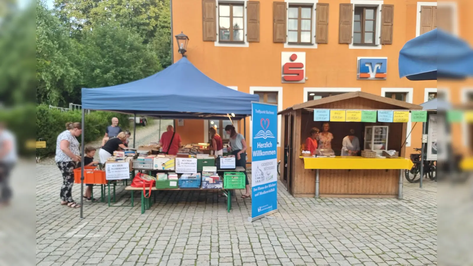 Bücherflohmarkt und Brotzeitstand der Gemeindebücherei Kastl (Bild: Georg Dürr (duerr-georg@outlook.de))