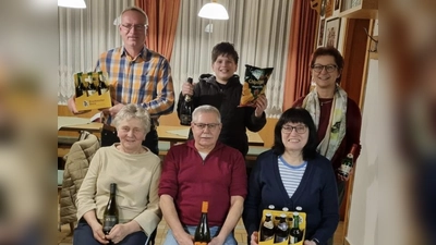 Gewinner Neujahrsschießen 2026: Christian Schwirzer sen., Annemarie Müller, Winfried Rauscher, Elias Siegert, Edith Prösl, Annette Rauscher. (Bild: Inge Siegert)