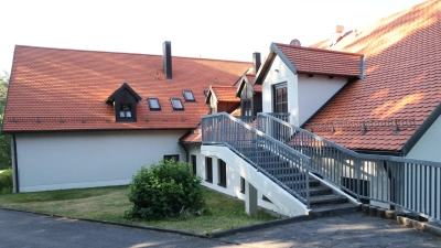 Das Vereinsheim der DJK Seugast in neuem Glanz. (Bild: Reinhold Koppmann)