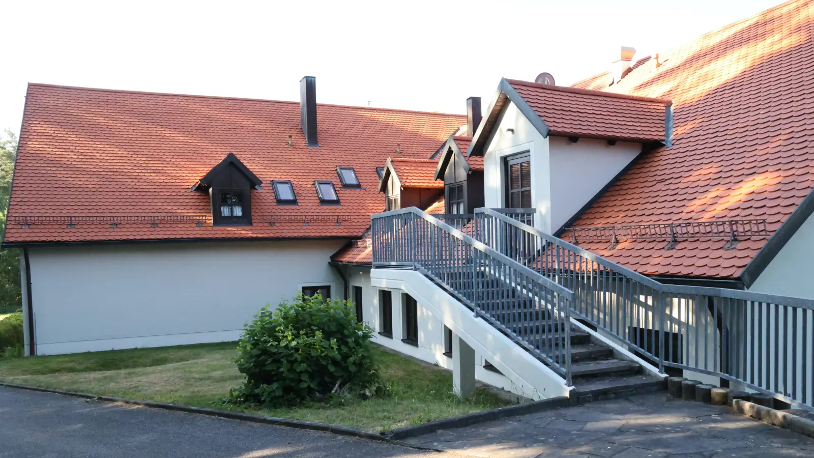 Das Vereinsheim der DJK Seugast in neuem Glanz. (Bild: Reinhold Koppmann)