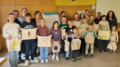 Die Kindergottesdienstgruppe zum Abschluss eines abwechslungsreichen Vormittags (Bild: Annette Punzmann)