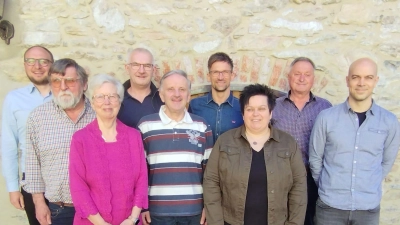 Im Bild von links nach rechts: Ortsvereinsvorsitzender Markus Wenisch, Johann Kreuzer, Anni Kreuzer, SPD-Kreisvorsitzender Uli Roth, Herbert Neumann, Wolfgang Pötzl, Sonja Zimmermann, Edgar Wenisch, Alexander Martin (Bild: Wolfgang Pötzl)