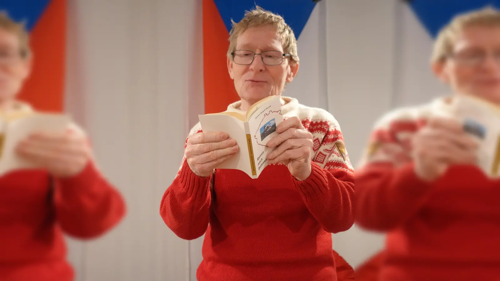 Der Autor bei seiner Lesung aus dem Buch „Reisen nach Böhmen” (Bild: Tom Brankovic)