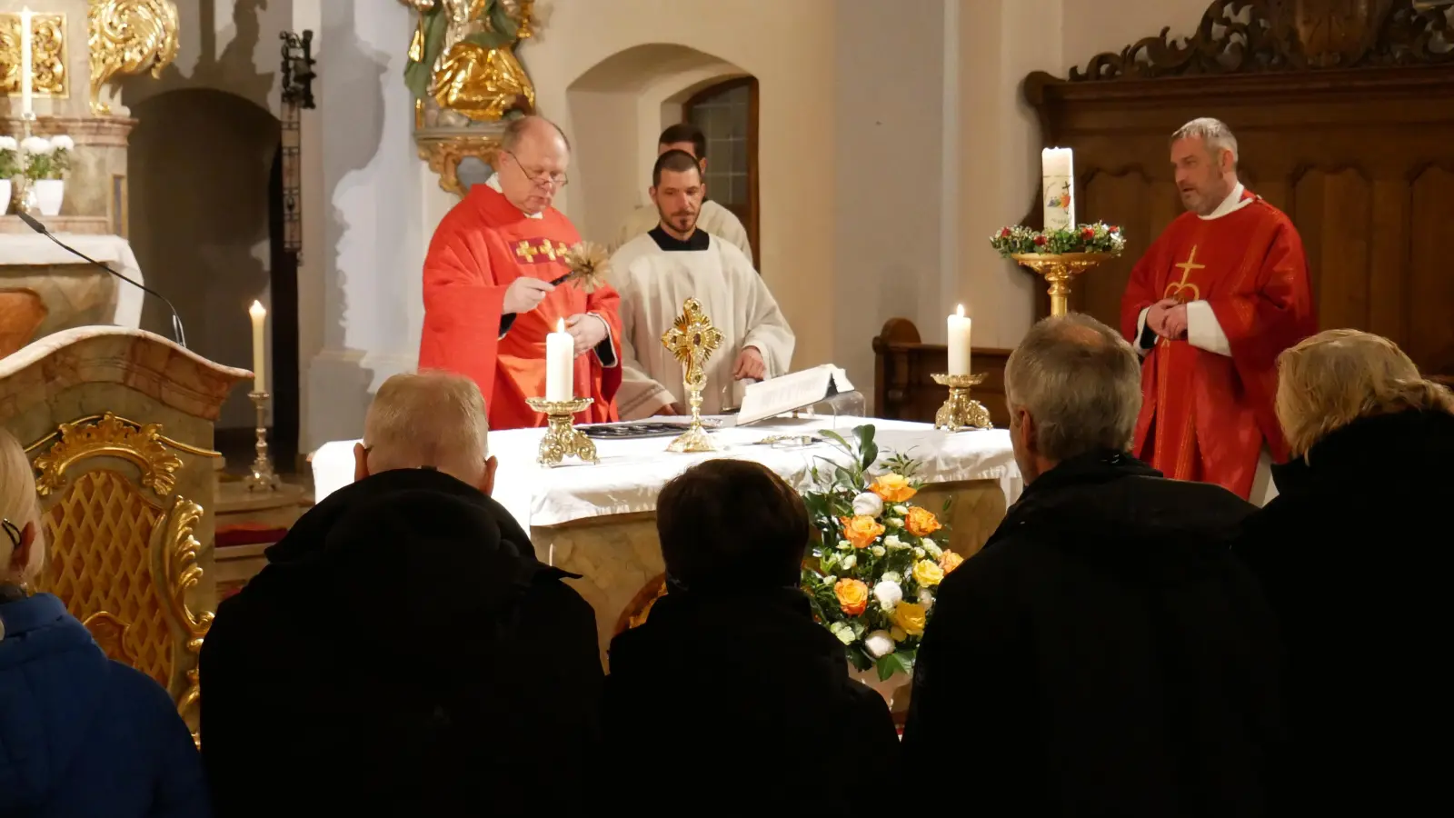 Provinzial P. Lukas Temme CP (l.), Frater Heinrich Hruschka CP (m.) und der geistige Leiter der Passionsbruderschaft P. Vinzenz Schlosser CP (r.). (Bild: Frater Bartholomäus CPnov)