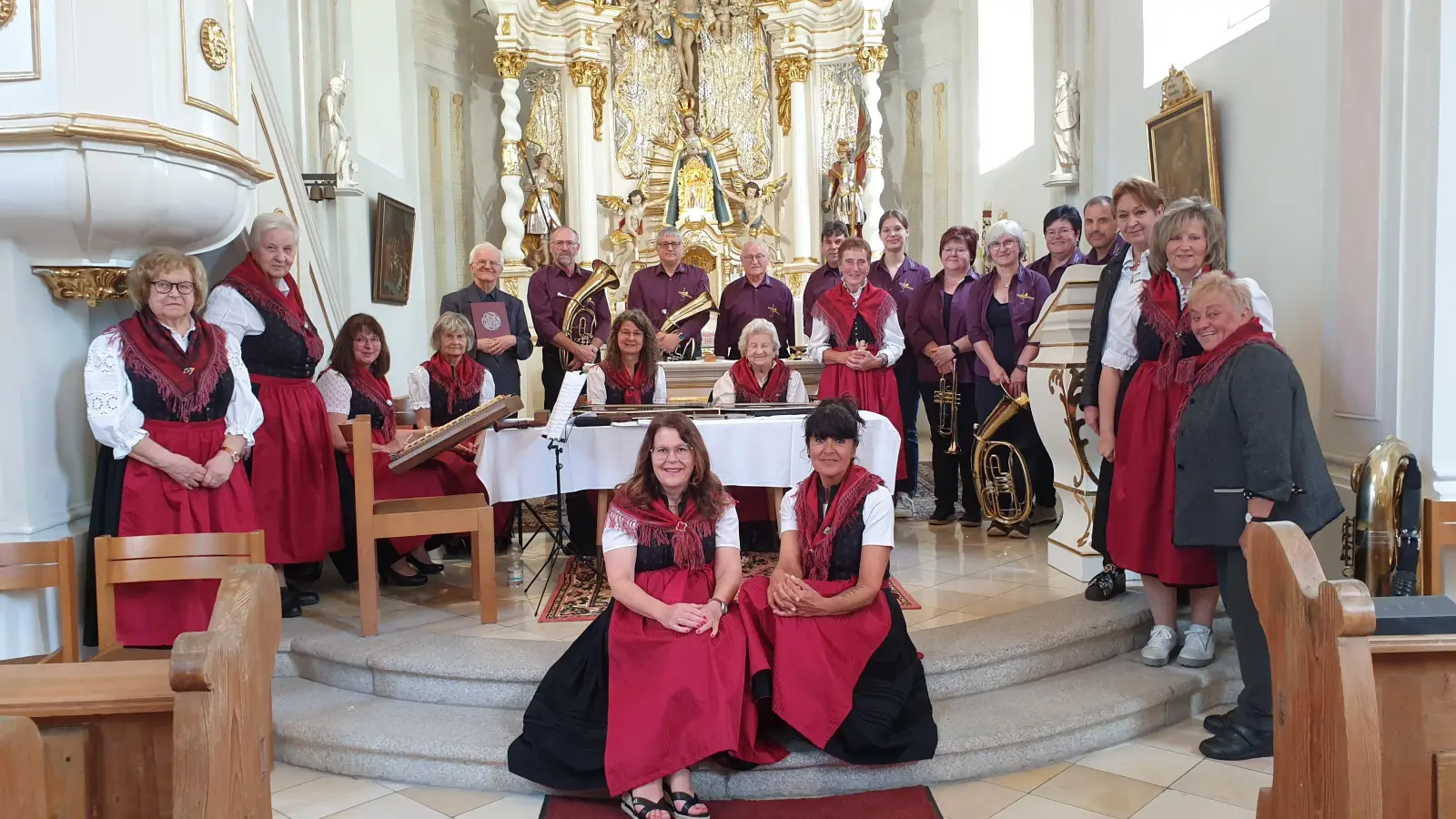 Posaunenchor Plößberg, OWV-Chor und Musikgruppe (Bild: Ingrid Leser)