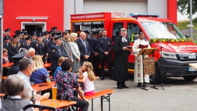 Ökumenische Weihe des neuen Tragkraftspritzenfahrzeugs der Feuerwehr Hannersgrün (Bild: Hanna Häring )