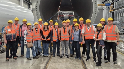 SPD-Kommunalpolitiker aus den Landkreisen Amberg-Sulzbach und Neumarkt bei der Bögl Wind AG (Bild: Johannes Foitzik)