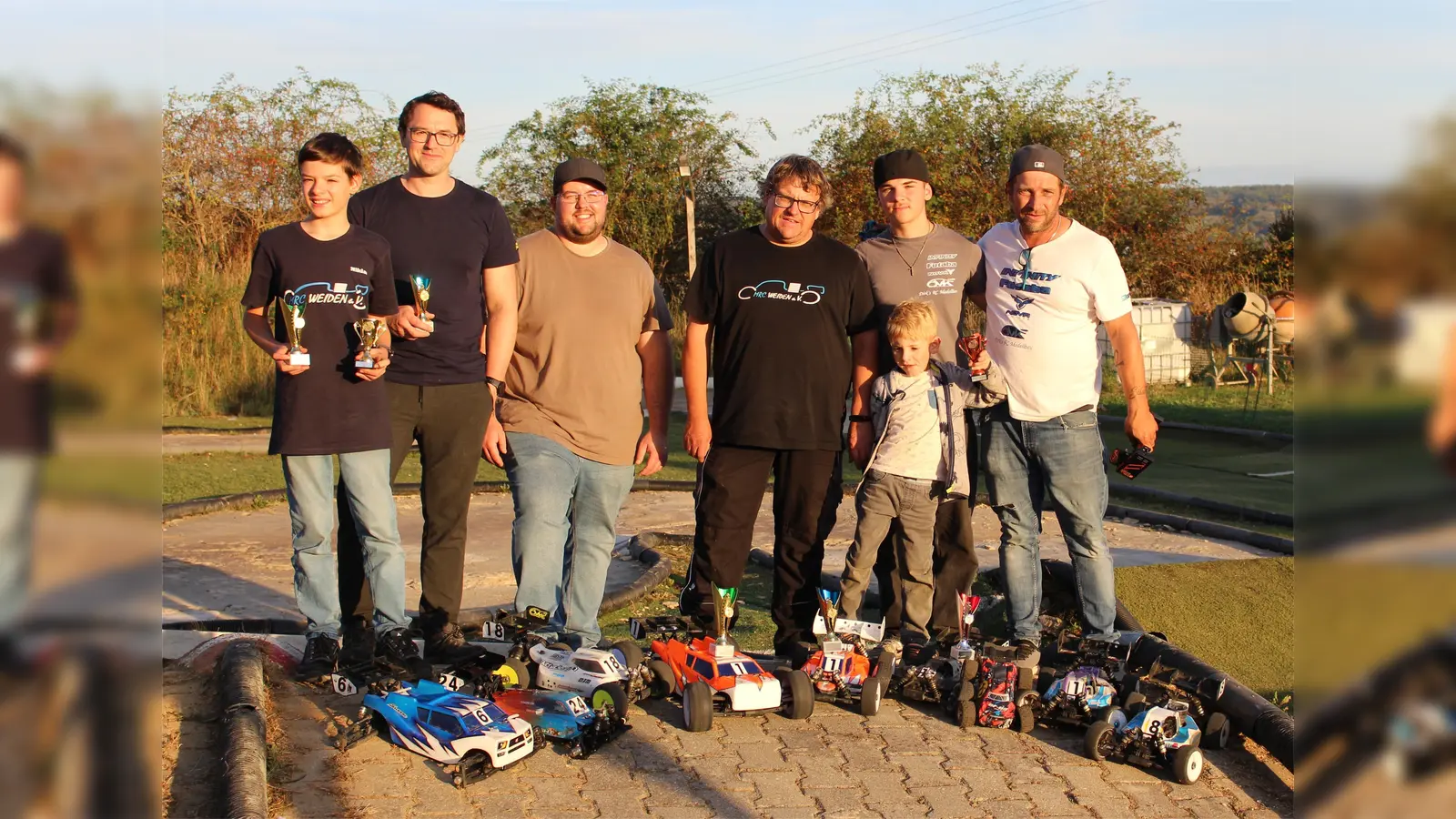 Die glücklichen Gewinner vom MRC Weiden. Von links: Niklas Bayer, Stefan Stangl, Sven Bauer, Georg Schiessl, Joshua Bernklau, Jörg Murphy Bernklau (Bild: Reiner Ecker)