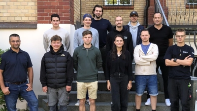 Erster von links: Herr Schneider, HWK Niederbayern-Oberpfalz<br>Zweite Reihe, erster von rechts: Thomas Diertl, StR, BSZ Wiesau (Bild: Thomas Diertl)