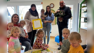 Lisa Stadler in mitten ihrer kleinen Käferkindern (Bild: Johann Gropp)