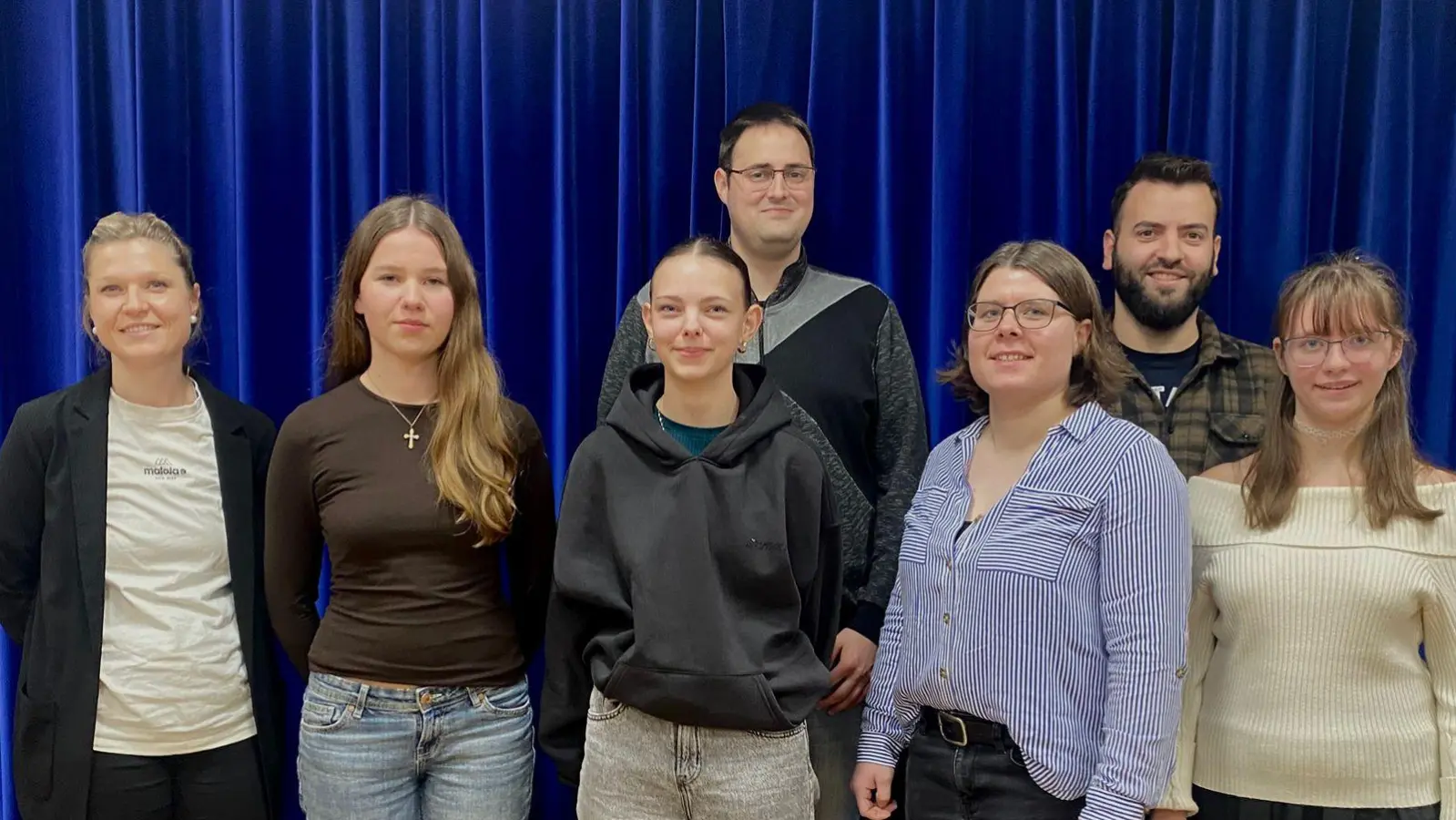 Vorstandschaft von links nach rechts: Brigitte Schlecht, Johanna Greiner, Julia Jochim, Andreas Kühner, Luzia Wittmann, Patrick Uhl, Franziska Hauer. (Bild: Brigitte Schlecht)