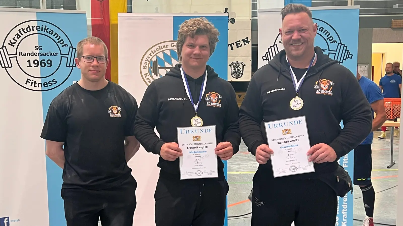 von links nach rechts: Franz Graaf (Betreuer), Felix Brehmstaler und Claus Piechatzek. (Bild: Marcus Birner)