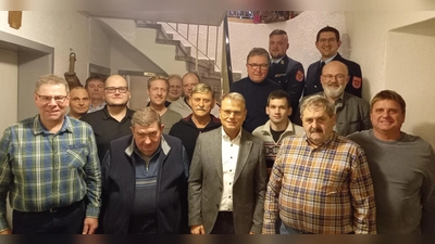 Vorstandschaft mit Führungskräften, Stadträten und BGM Budnik. (Bild: Anita Greger)