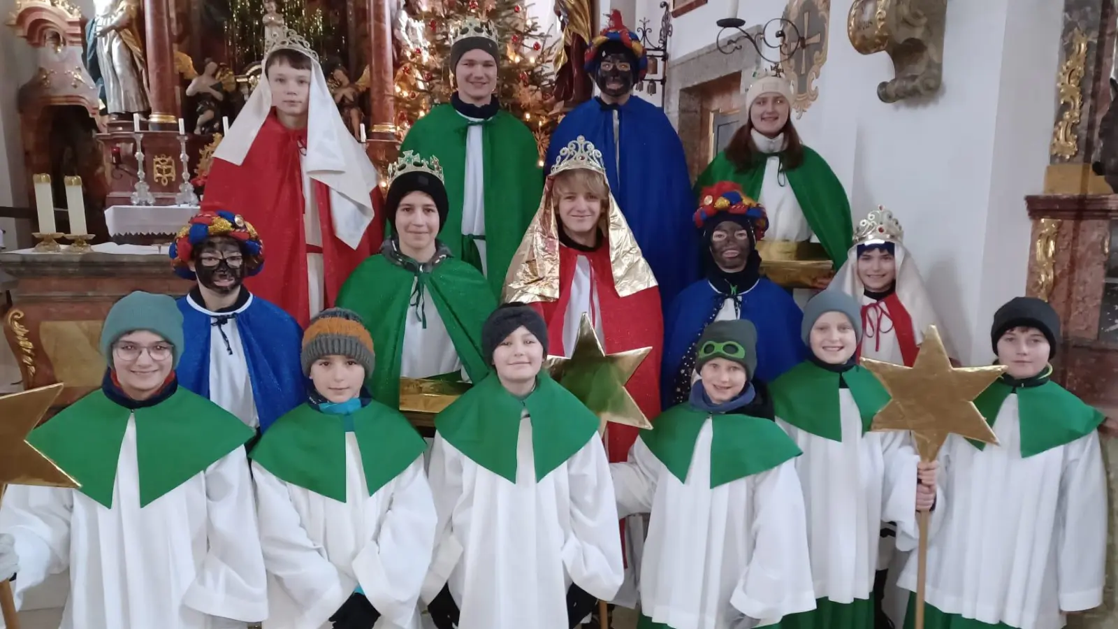 1.Reihe von links nach rechts: Jonathan Dörfler, Linus Scharnagl, Marie Köstler, Jonas Härtl, Luis Dillinger, Anton Spitzl; 2.Reihe: Maximilian Kraus, Peter Meyer, David Schmid, Leonhard Siller, Simon Döllinger; 3.Reihe: Christian Amschl, Bernhard Härtl, Lukas Döllinger, Magdalena Härtl. (Bild: Sabine König )