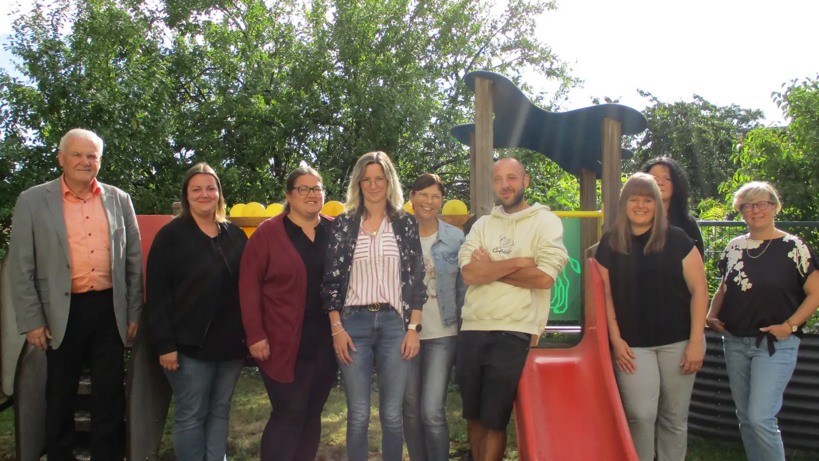 v. l. Günter Kopp, Ann-Kathrin Weber, Sabrina Scheitler, Sabrina Weber, Andrea Wegmann, Daniel Kozlik, Corinna Fröhler, Kerstin Heinl u. Daniela Escher (Bild: Christine Braunreuther)