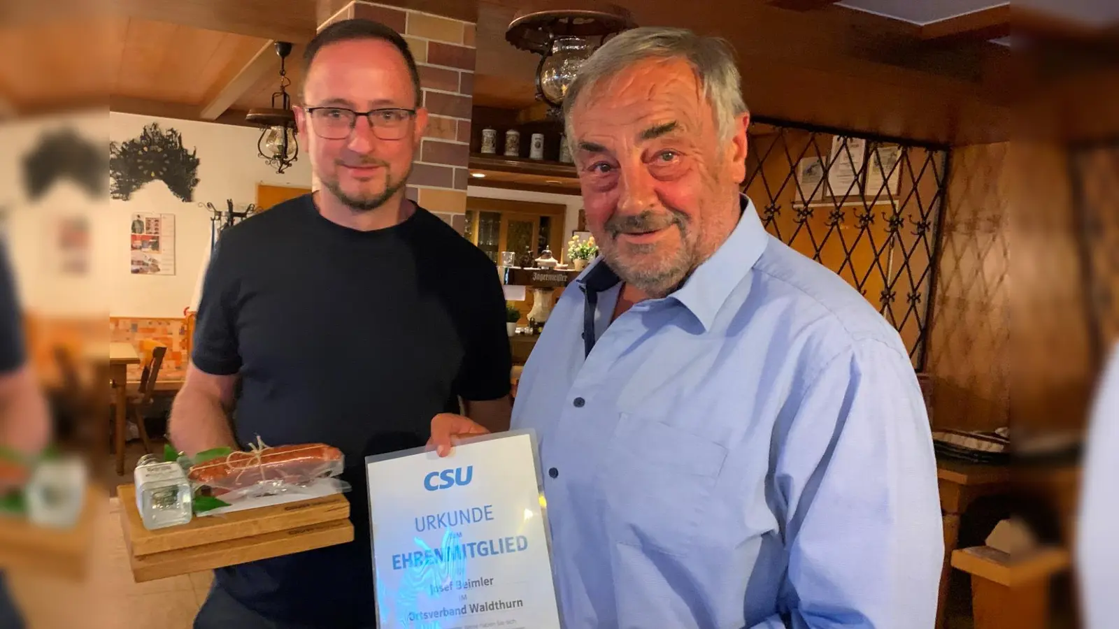 Altbürgermeister Josef Beimler wurde zum Ehrenmitglied ernannt. (Bild: Daniel Bergmann)