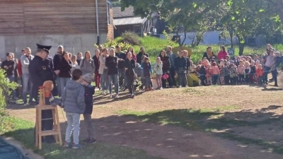 Demonstration einer Fettexplosion  (Bild: Ramona Sommer)