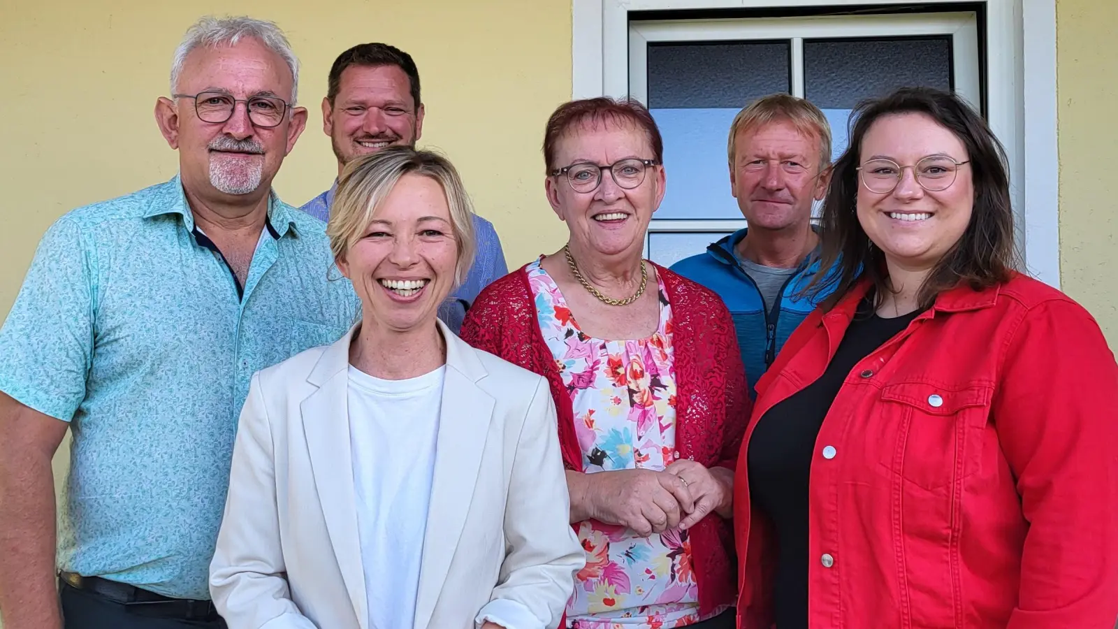 Bild vorne: Rudolf Schopper, Michaela Treml, Maria Sauer, Stefanie Kahley und hinten: Tobias Labbert, Hans Roll. (Bild: exb/Siegfried Sauer)