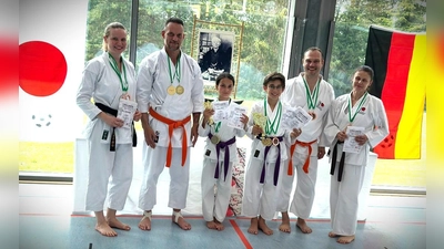 Die erfolgreichen Karateka des „Genbukan Oberviechtach e. V.” (Bild: Alin Boldi)