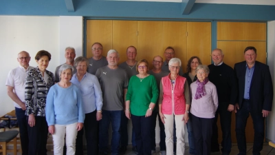 Vorstandsmitglied Manfred Groher, Dobmeyer Maria-Hedwig, Dornfeld Ilona, Paukstadt Jens, Hübner Luise, Rösch Claus, Stepan Jürgen, Kirschner Manfred, Fleischmann Elisabeth, Wenzl Jürgen, Schneidemesser Christina, Fleischmann Walter, Meißner Jutta, Glombitza Waltraut, Gerner Erwin, Meier Martin (Bild: Manfred Groher)